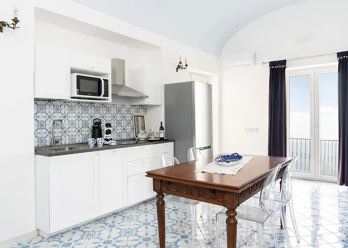 فيلة Alba - Coast